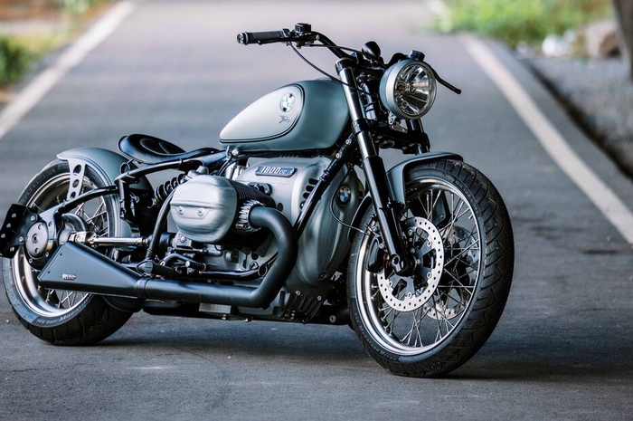 Ubah injeksi jadi karburator, motor custom BMW R18 ini jadi tampil makin klasik!
