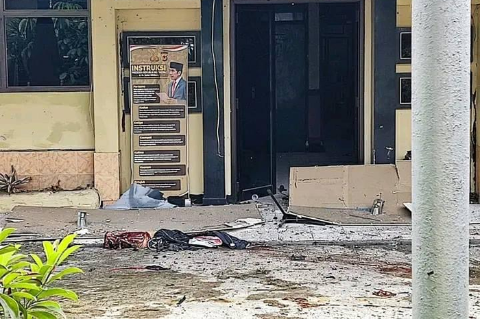 Ini alasan netizen diminta tak sebarkan foto bom bunuh diri di Bandung. Foto potongan tubuh pelaku di Polsek Astanaanyar viral.