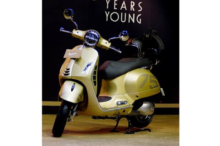 Harga motor Vespa GTS 75th Anniversary.