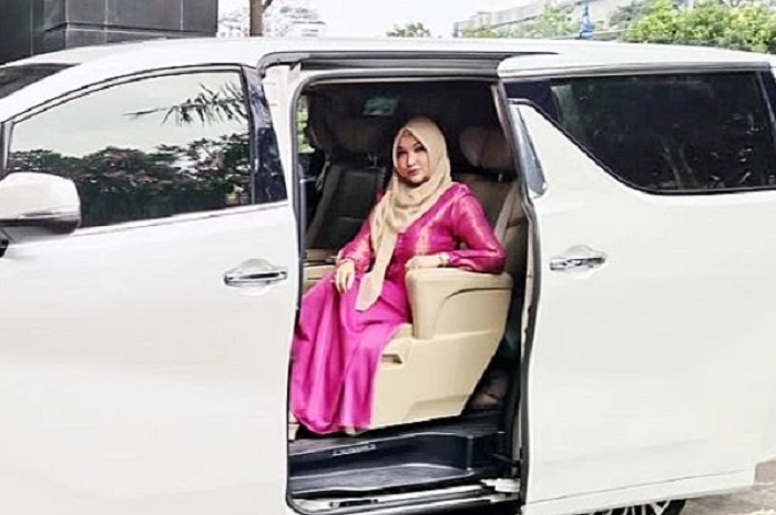 Artis Roro Fitria akhirnya resmi cerai dari suaminya Andre Irawan, tuntut nafkah bulanan setara dua motor Yamaha FreeGo.