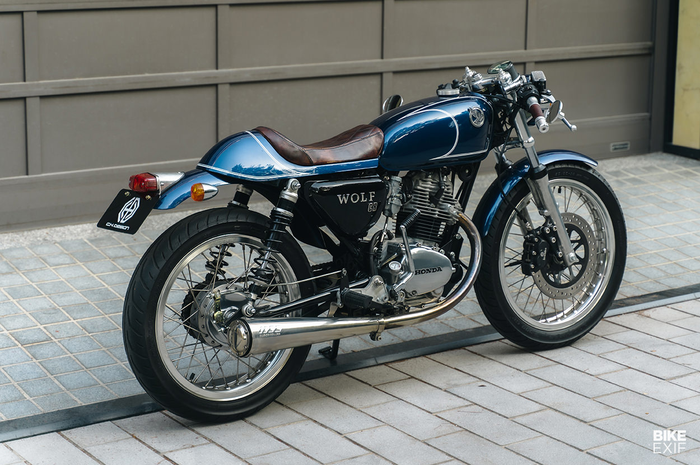 SYM Wolf 125 dirombak jadi motor custom gaya cafe racer elegan.