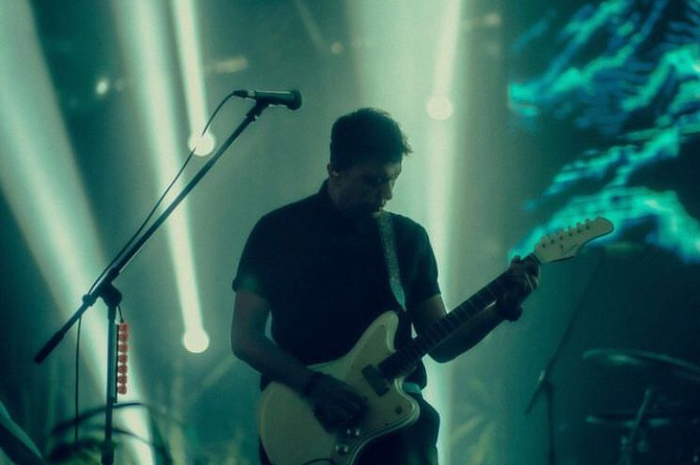 Iga Massardi dalam acara Gitaris untuk Negeri: Donasi Gemoa Cianjur