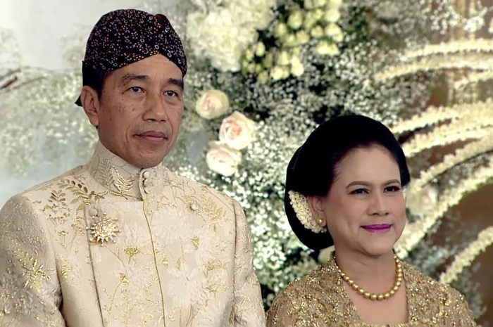 Jokowi dan Iriana Jokowi di akad nikah Kaesang Pangarep dan Erina Gudono.