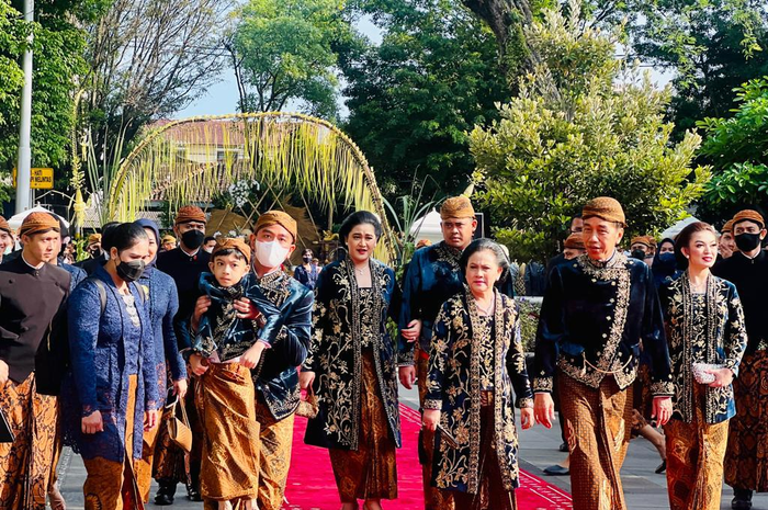 Keluarga Jokowi tiba di Loji Gandrung, Minggu (11/12/2022)
