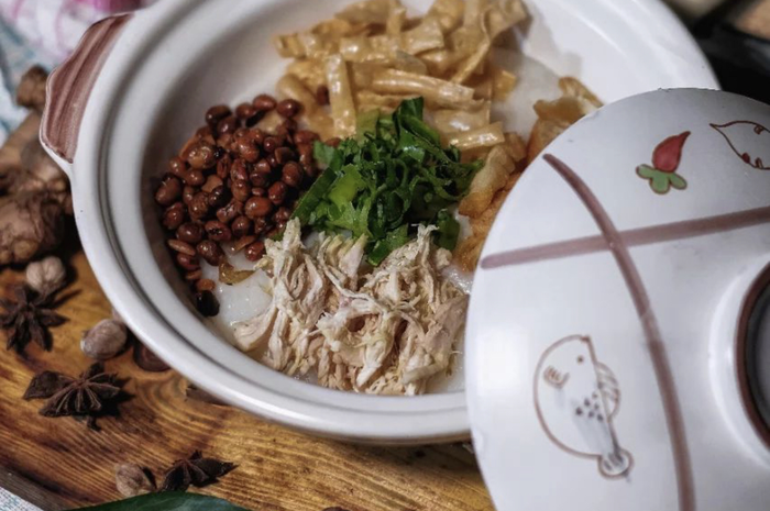 Inilah 5 tempat wisata kuliner di Solo yang menyajikan bubur ayam untuk menjadi menu sarapan enak. Intip yuk foto menunya. 