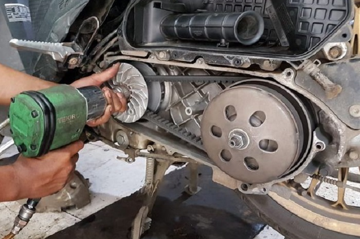 Ilustrasi CVT motor matic Honda Vario. Ini perbedaan v-belt di Honda Vario 125 dan Vario 160.