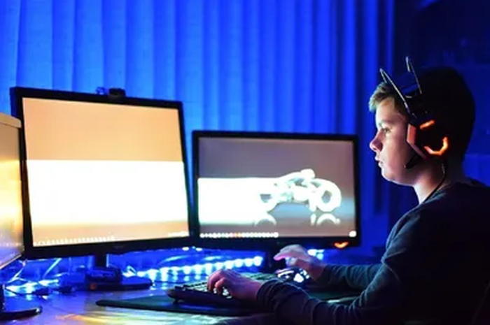 Ilustrasi anak bermain game  online