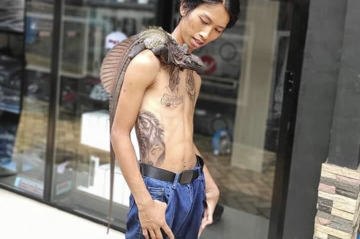 Alprih Prijono eks asisten Panji Petualang sebelum jadi korban patukan ular king cobra ternyata digigit satwa ini. Foto sosoknya ditangisi.