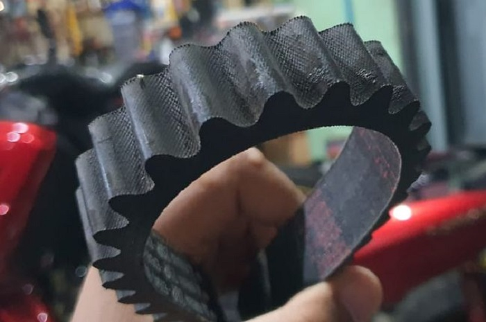 Ilustrasi v-belt CVT motor matic. Awas v-belt CVT motor matic putus tengah jalan. Apa efeknya?