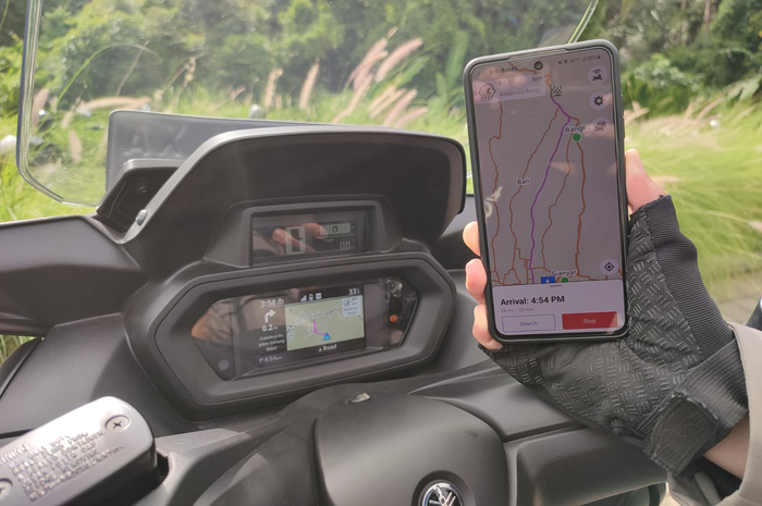 Fitur motor matic 250 cc di 2023, Yamaha XMAX Connected punya fitur navigasi.