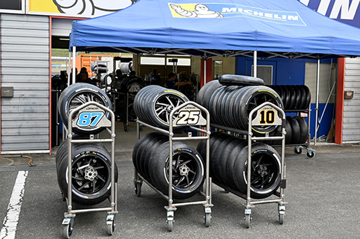 5 Fakta menarik ban MotoGP yang dipasok Michelin, mulai ukuran, model pentil hingga tekanan ban depan MotoGP sama dengan tekanan ban motor Honda BeAT