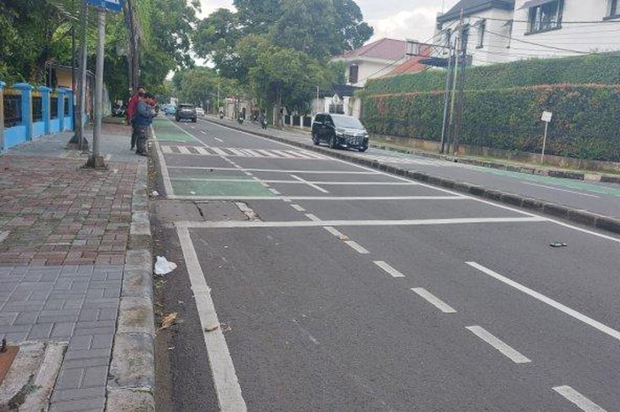 Pengendara motor gede tabrak penyebrang jalan di Menteng.