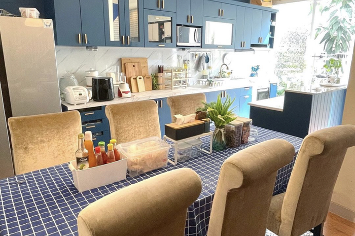 Pemilik rumah minimalis naksir foto interior desain dapur modern? Inilah trik dekorasi yang bikin tampilannya jadi makin mewah.