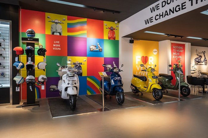 Ilustrasi harga motor Vespa awal tahun 2023.