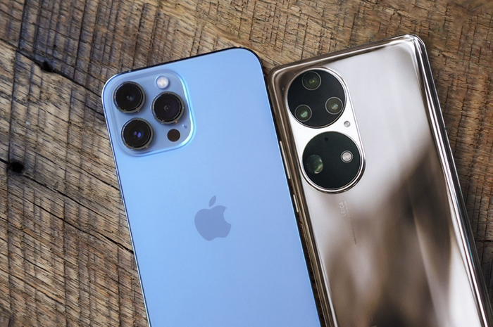 Ilustrasi HP kamera terbaik 2022 Huawei P50 Pro dan iPhone 13 Pro Max