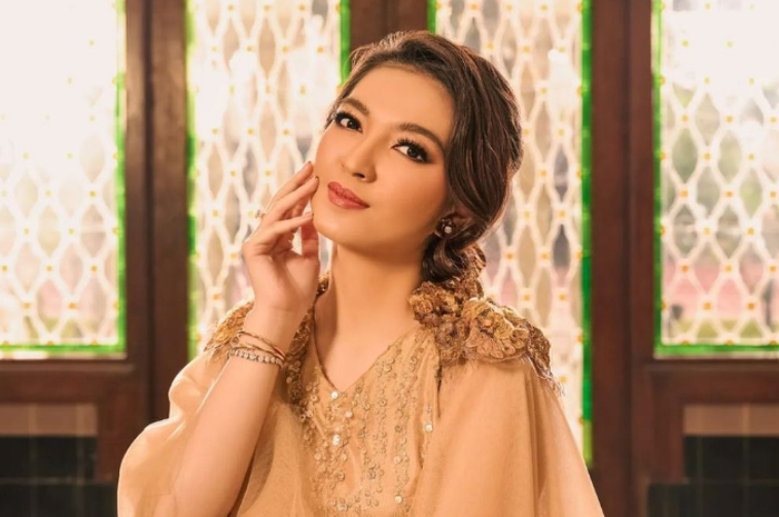 Selvi Ananda rayakan ulang tahun yang ke-34