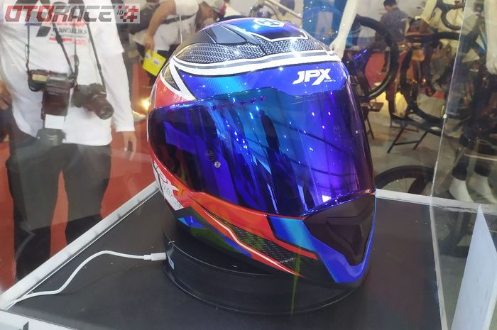 Helm JPX 819 Vakyrie memang punya model dan bentuk yang pas jika digunakan untuk balap. Rencana endorse pembalap pun ada. 