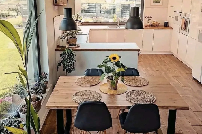 Desain dapur kecil bisa dirombak dengan cara berbeda agar bisa memiliki fungsi ruang yang lebih banyak. Foto hasilnya jadi referensi.