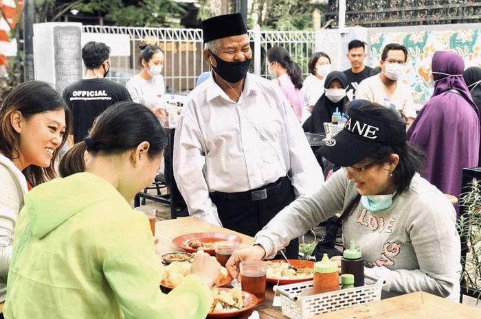 Buat pemburu foto aesthetic yang mencari sarapan enak di Bandung, ada tempat wisata kuliner wajib dikunjungi.