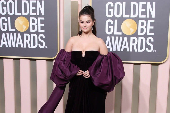 Selena Gomez di Golden Globes 2023 