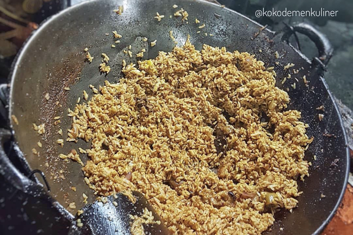 Tempat wisata kuliner di Semarang menyajikan menu nasi goreng yang cocok untuk makan malam rnak