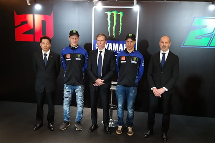 Manager Director Yamaha Motor Racing Lin Jarvis (paling tengah) ungkap risiko Sprint Race di launching Monster Energy Yamaha MotoGP 2023 di Jakarta 