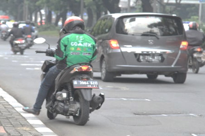 Ilustrasi driver ojol. Meski sudah demo, motor driver ojol tetap kena ERP.
