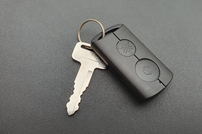 Yamaha Grand Filano sudah memakai keyless, namun masih dilengkapi anak kunci biasa. Untuk apa tuh?