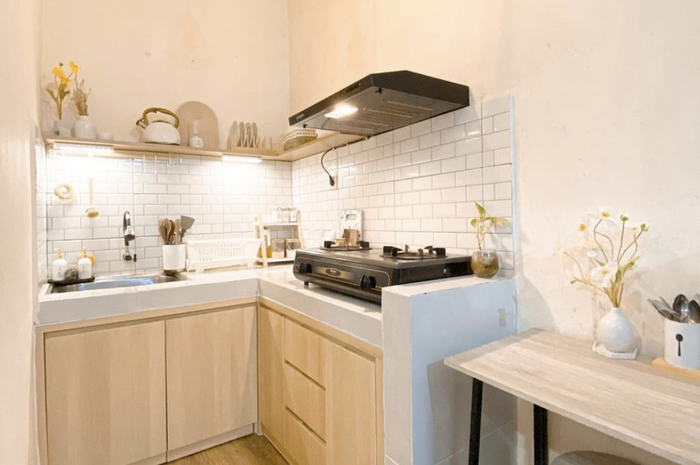 Desain dapur dengan bentuk L tampil semakin segar pilihan gaya seperti ini. Potretnya semakin estetik.