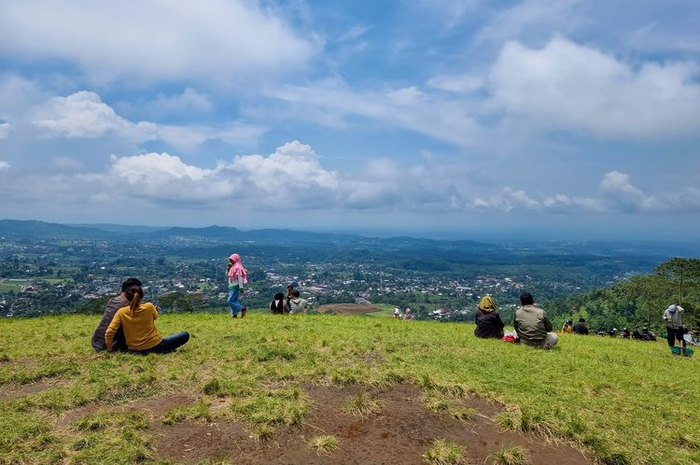 Foto suasana Bukut Teletubbies di Kemuning, Karanganyar.