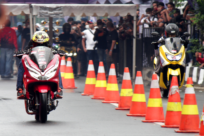Jadwal lengkap Street Race Kemayoran 2023. Sudah ramai banyak starter di berbagai kelas dengan kelas matic dan Sport 2-tak paling banyak. 