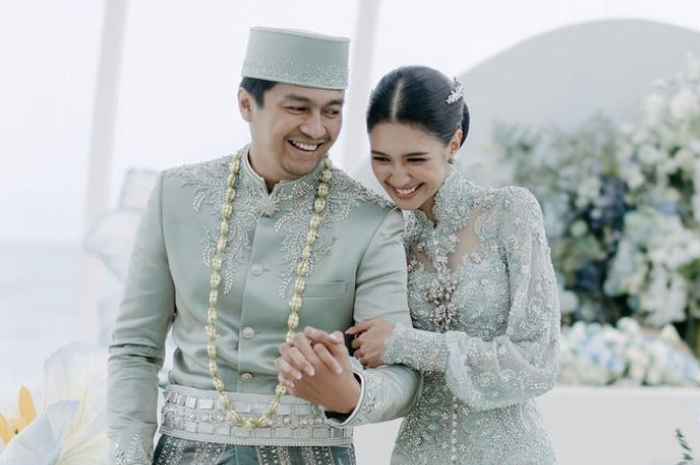Potret pernikahan Deva Mahenra dan Mikha Tambayong