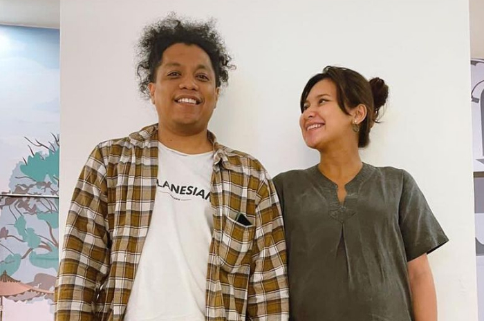 Komedian Arie Kriting mendadak singgung tudingan ilmu hitam yang digunakan untuk memikat Indah Permatasari.