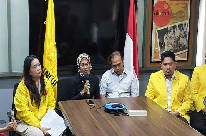 Ira, ibu mahasiswa UI yang jadi tersangka setelah motornya tabrakan dengan mobil pensiunan polisi.