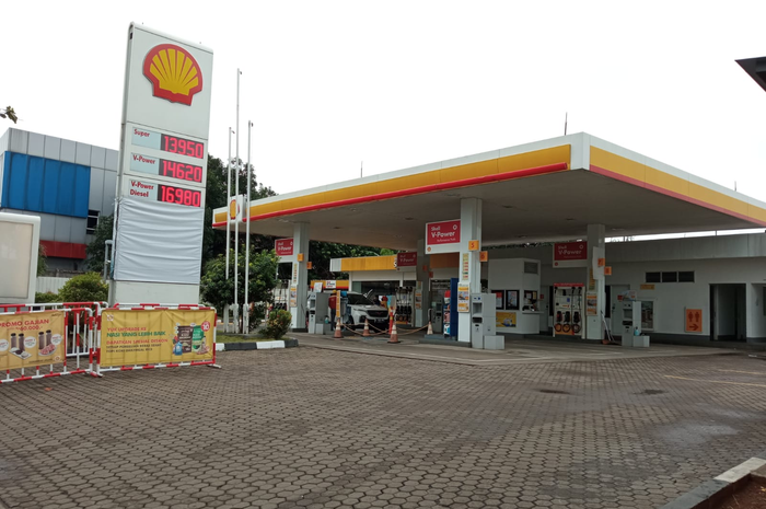 Ilustrasi SPBU Shell. Update harga BBM Shell per 1 April 2023. Super 92 setara Pertamax turun harga?