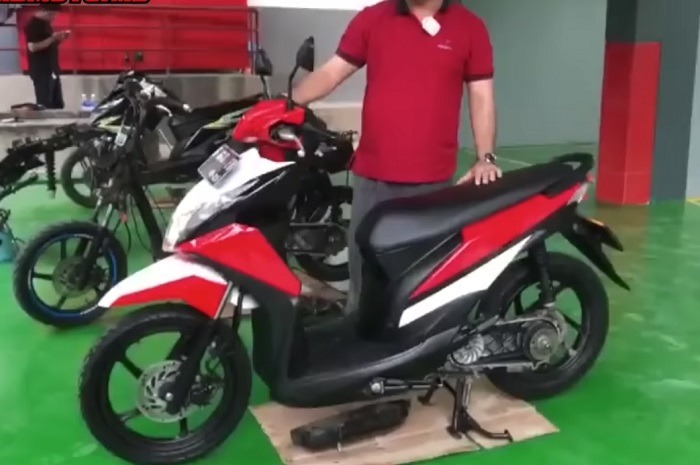 Modifikasi motor listrik Honda BeAT dari BRT masih pakai CVT bawaan sebagai penerus putaran ke roda belakang.
