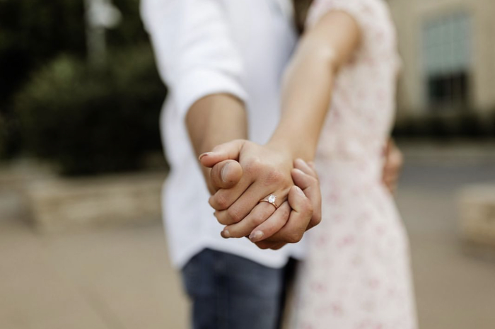 Stufio foto yang mengerjakan proyek pemotretan wedding ogah membayar ganti rugi Rp 21 miliar. Endingnya begini.