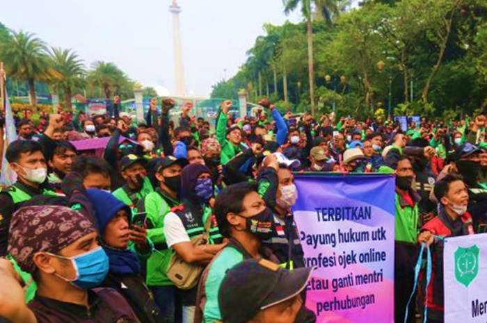 Ilustrasi aksi unjuk rasa yang dilakukan  para drver ojol yang menolak penerapan jalan berbayar DKI Jakarta.