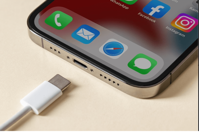 Ilustrasi iPhone 15 dengan dukungan USB-C