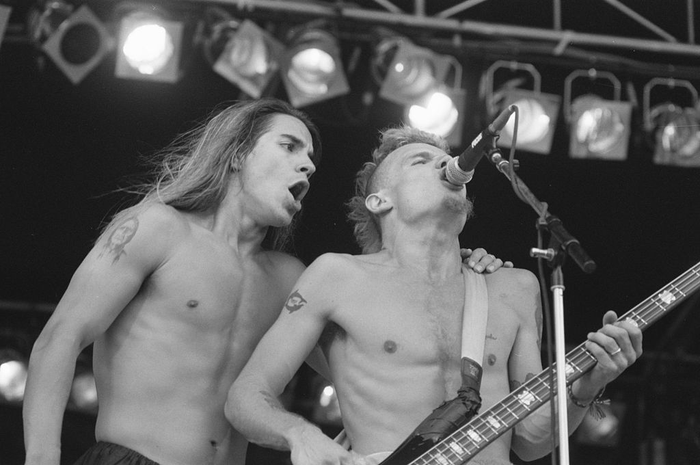Red Hot Chili Peppers pernah rekaman album di rumah berhantu, gimana ceritanya?