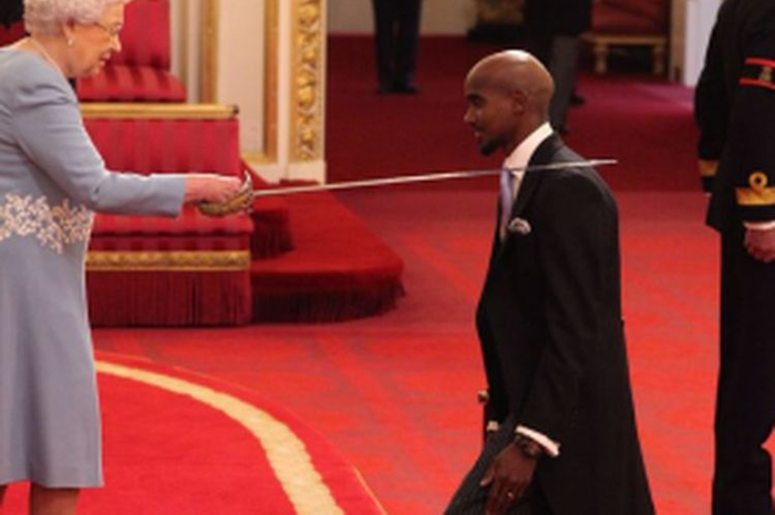 Queen Elizabeth memberikan gelar kehormatan