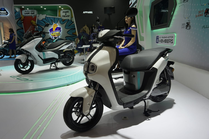 Motor listrik Yamaha NEO'S tampil di IIMS 2023. Berapa lama waktu charge baterai motor listriknya?