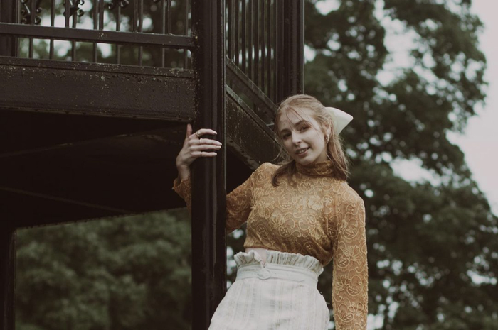 Cara foto potrait model saat mendung, bisa memakai setting kamera seperti begini.