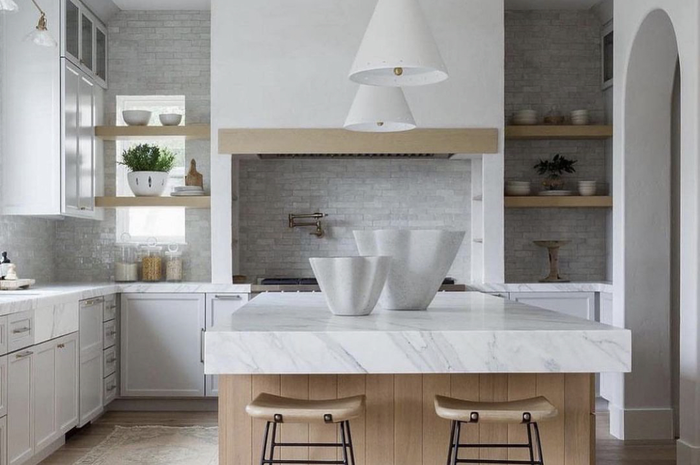 Potret kabinet dapur yang membikin tampilan ruang masak tampil lebih mewah.
