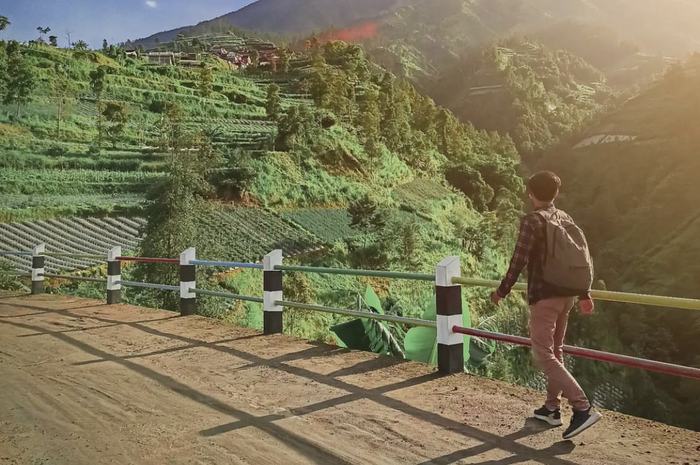 Trik mgabubrit di Negeri Khayangan tempat wisata keren Magelang.