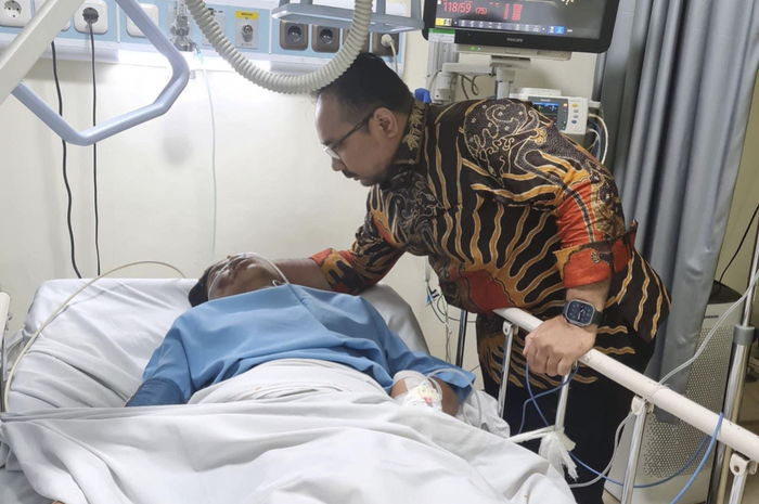 Menag Yaqut Cholil Qoumas menjenguk korban pengeroyokan anak pejabat pajak. Dia malah kena kritik gegara kata-kata ini.