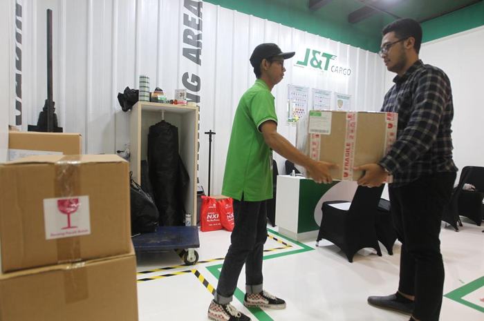 J&amp;T Cargo di IIMS kasih diskon menarik