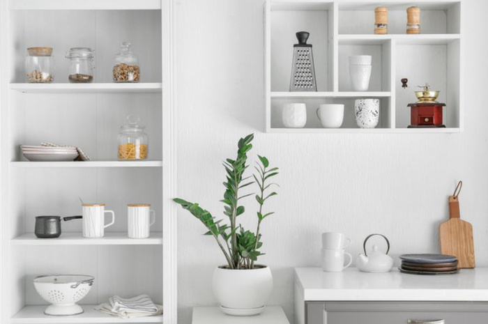 Foto rak dapur minimalis dengan gaya dekorasi nan estetik.