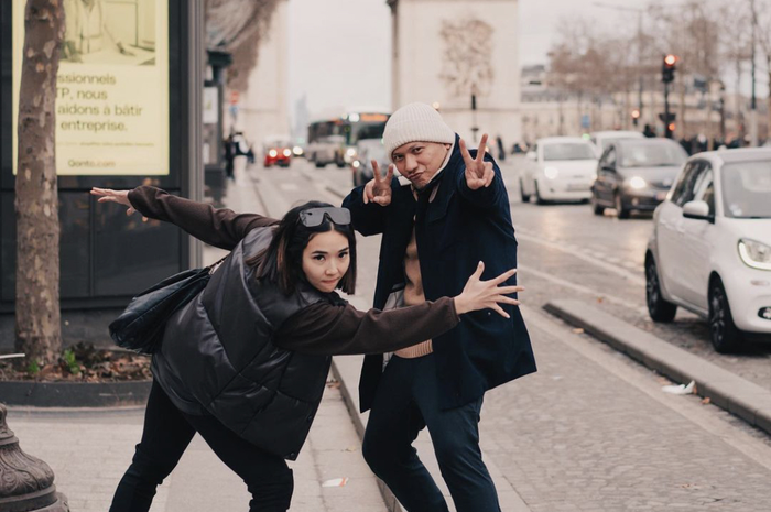 Foto Gading Marten bareng Gisella Anastasia di Paris. Tak ada Gempi di antara mereka.