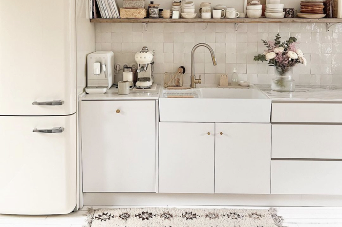 Foto meja dapur minimalis yanv terlihat semakin nyaman. Cukup lakukan satu hal ini.